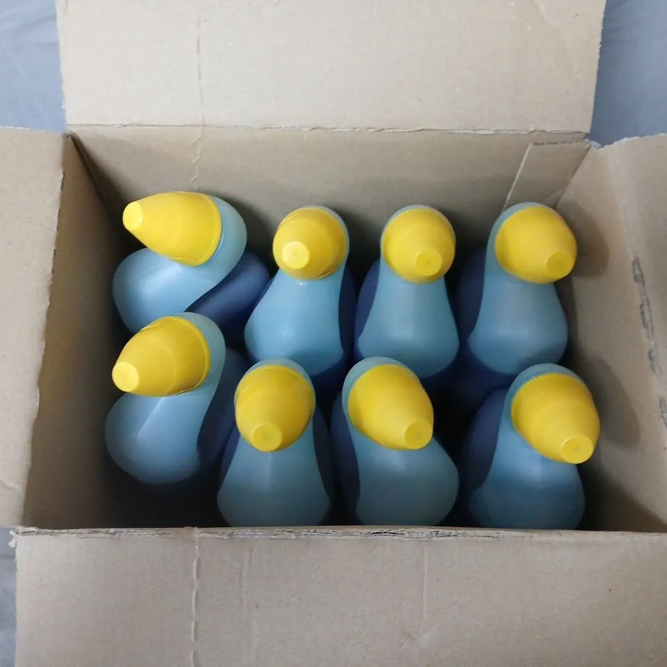 BOX OF APPROXIMATELY 8 DUCK TOILET CLEANING LIQUID IN THE OCEAN SPLASH FRAGRANCE.  -  COLLECTION ONLY