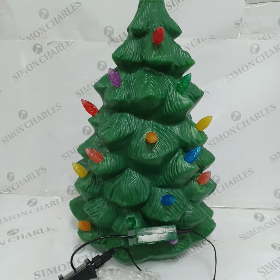 MR CHRISTMAS INDOOR OUTDOOR MOLDED CHRISTMAS TREE