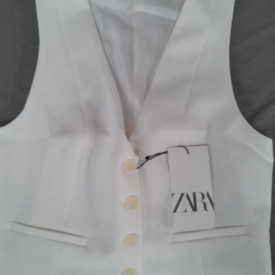 ZARA WAISTCOAT IN WHITE SIZE XS