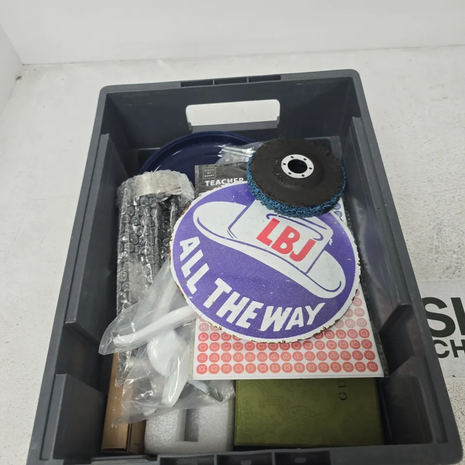 TOTE OF APPROXIMATELY 12 ASSORTED ITEMS TO INCLUDE: DIAMOND POLISHING PADS 
