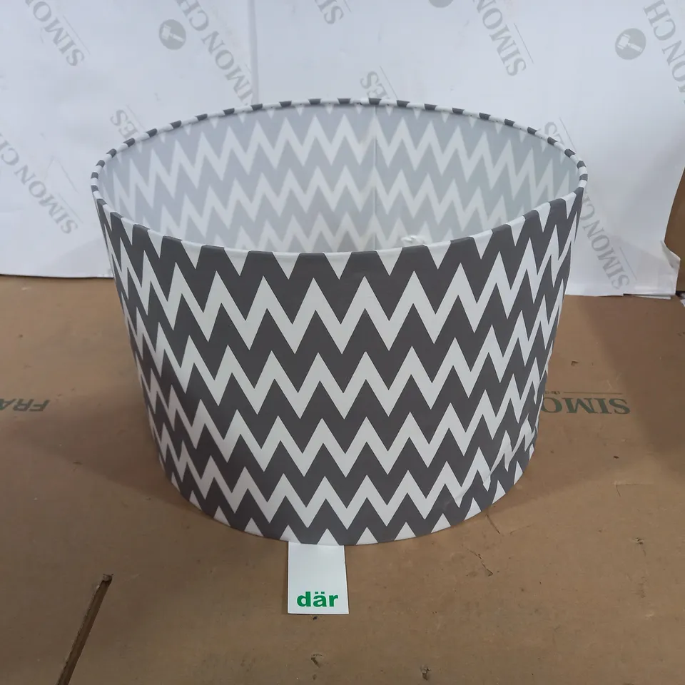 WHITE/GREY ZIGZAG LIGHT SHADE