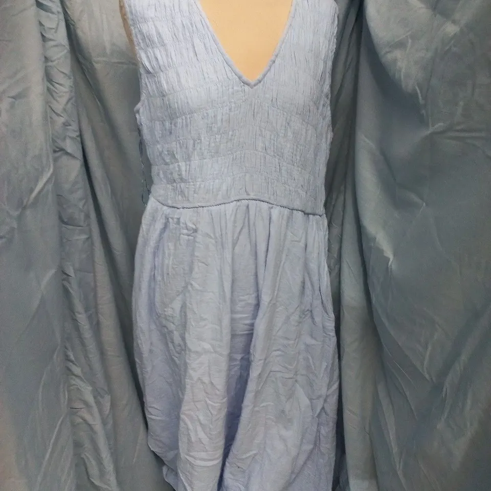 NOBODYS CHILD SLEEVELESS AUDREY MIDAXI DRESS IN LIGHT BLUE - UK 16