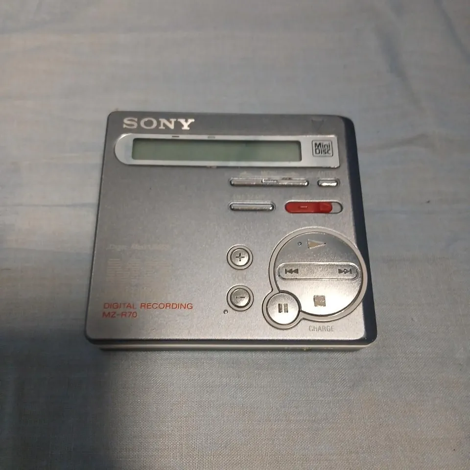 SONY MZ-R70 MINIDISC RECORDER – PORTABLE DIGITAL AUDIO
