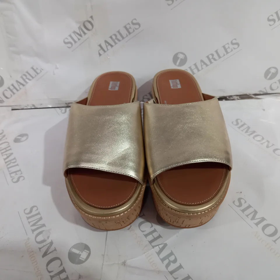 FITFLOP GOLD PLATFORM SLIPPERS SIZE 8