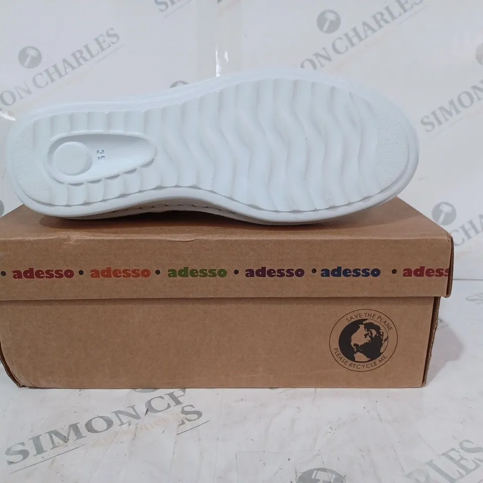 BOXED PAIR OF ADESSO EMILY LEATHER TRAINERS IN WHITE/MULTICOLOUR SIZE 6