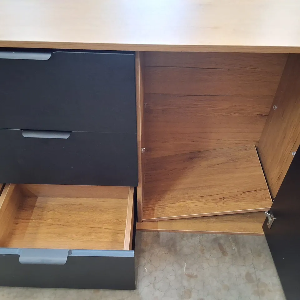 AXEL 5 DRAWER FLUTED CHEST OAK