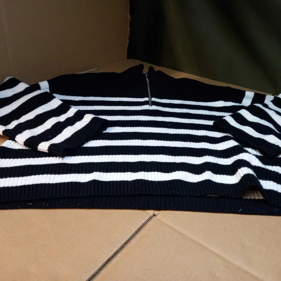 &OTHER STORIES BLACK/WHITE KNITTED JUMPER