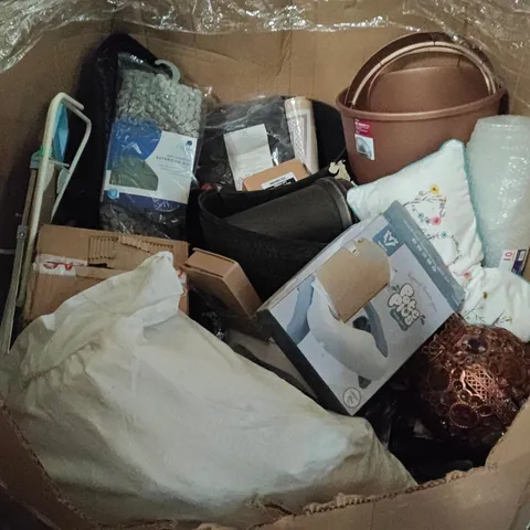 PALLET OF ASSORTED HOUSEHOLD ITEMS TO INCLUDE BATHROOM MAT, GROUND SPIKES, 50L BIN AND FILLED CUSHION