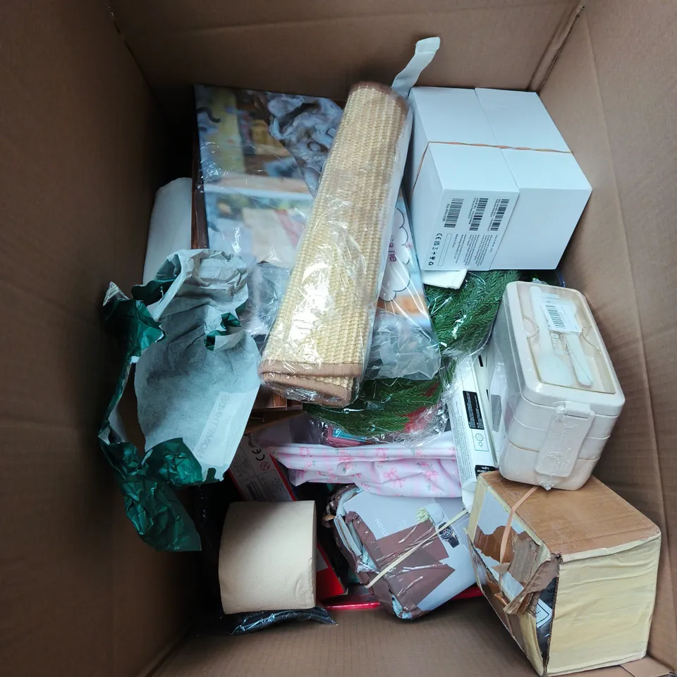 BOX OF APPROXIMATELY 20 ASSORTED ITEMS TO INCLUDE CUTLERY SET, DOOR MAT, GARLAND DECORATION ETC