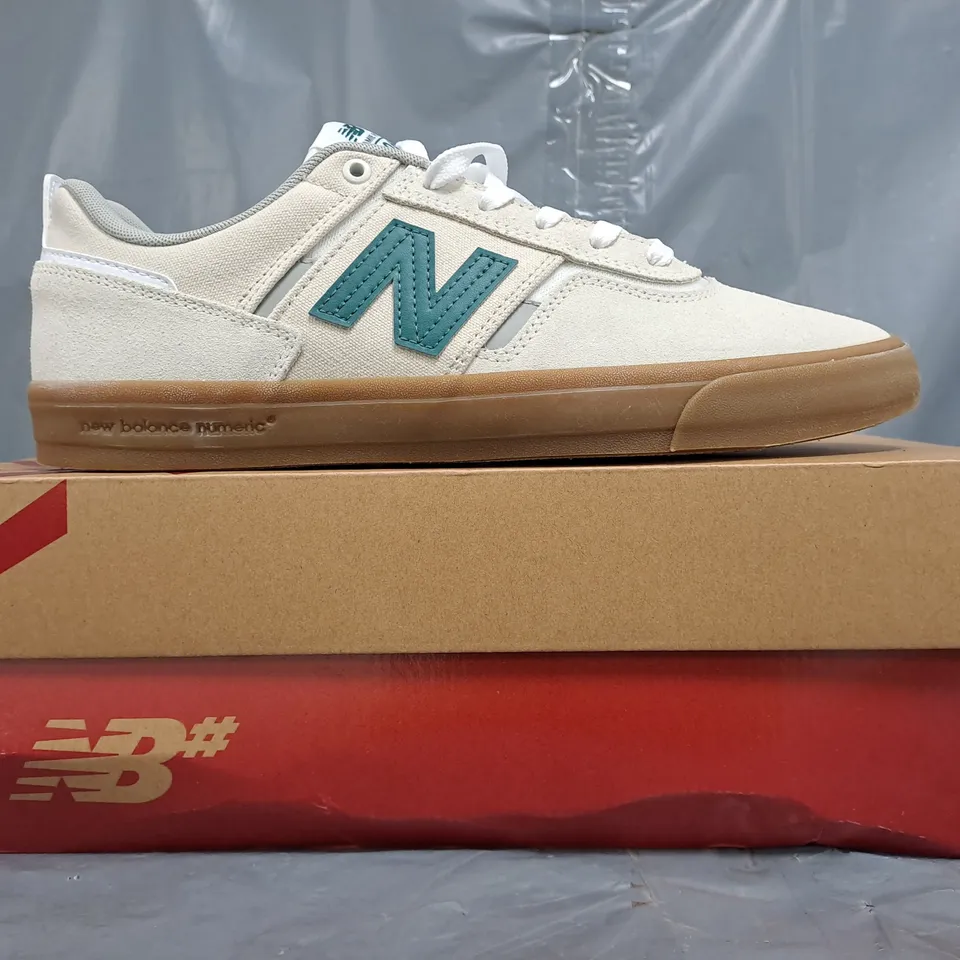 BOXED PAIR OF NEW BALANCE JAMIE FOY 306 SHOES IN OFF-WHITE/GREEN SIZE UK 11