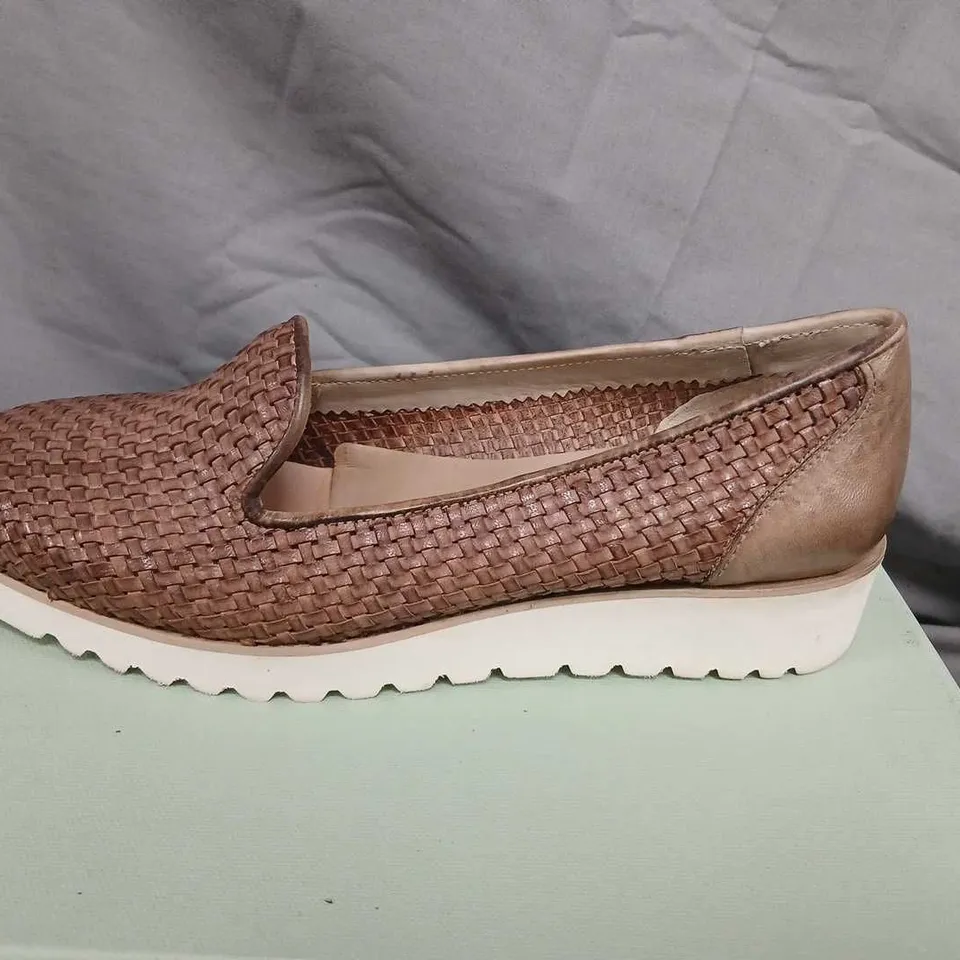 CALPIERRE DESIGNER SHOES – BROWN WOVEN SLIP-ON LOAFERS (DL16 40) 
