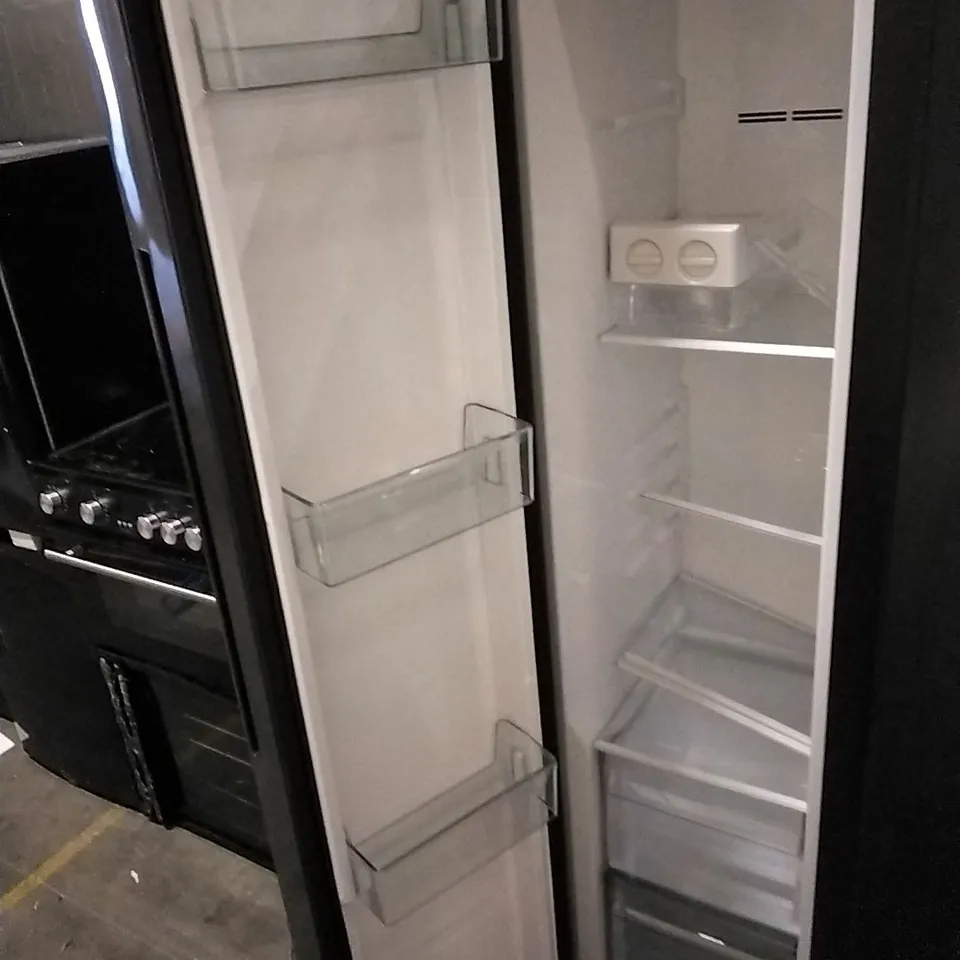 FRIDGEMASTER 2-DOOR FREESTANDING FRIDGE FREEZER IN BLACK