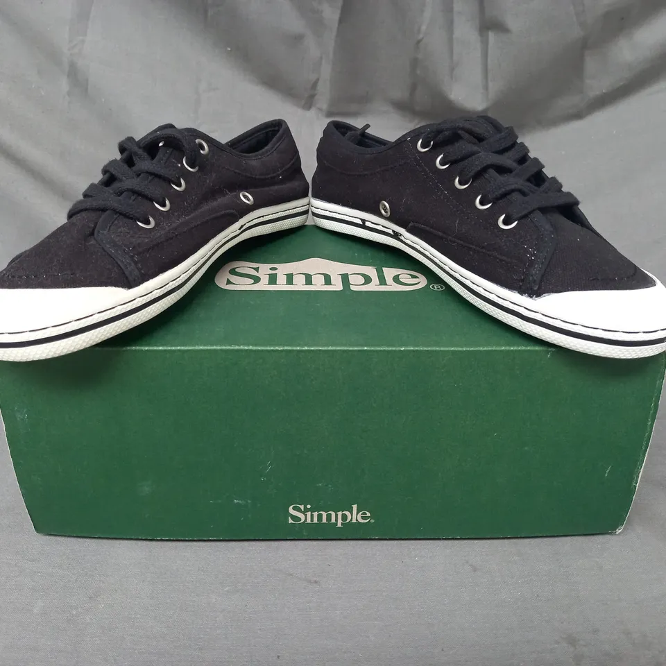 BOXED PAIR OF SIMPLE SATIRE CANVAS SNEAKERS IN BLACK SIZE 4