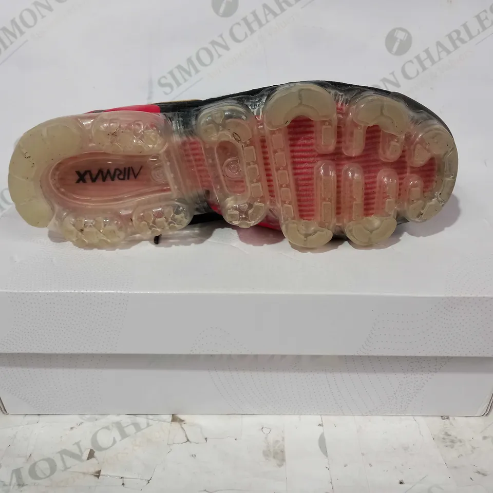 BOXED PAIR OF NIKE AIR VAPORMAX FLYKNIT 3 SHOES IN BLACK/RED UK SIZE 7