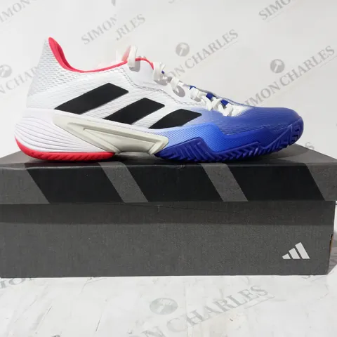 BOXED PAIR OF ADIDAS BARRICADE M SHOES IN BLUE/WHITE/RED UK SIZE 9.5