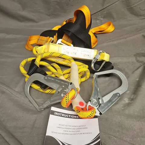 SIT HARNESS IN YELLOW