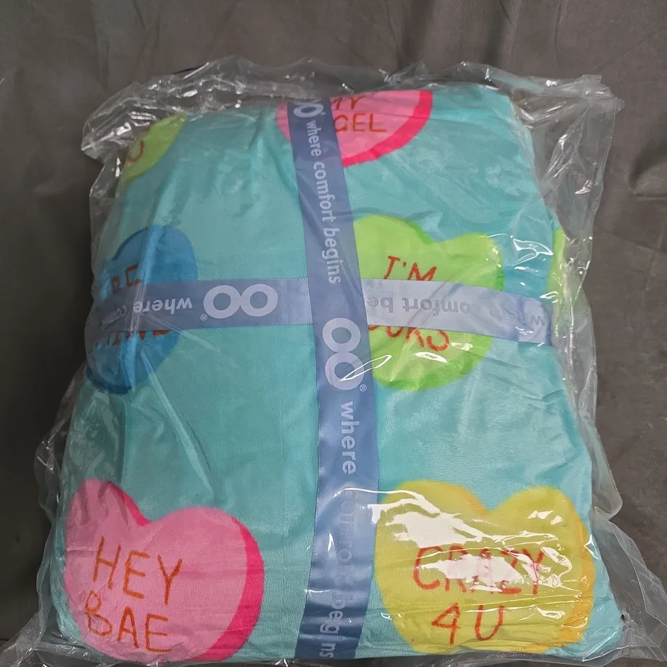 SEALED OODIE OVERSIZED HOODED BLANKET - HEARTS