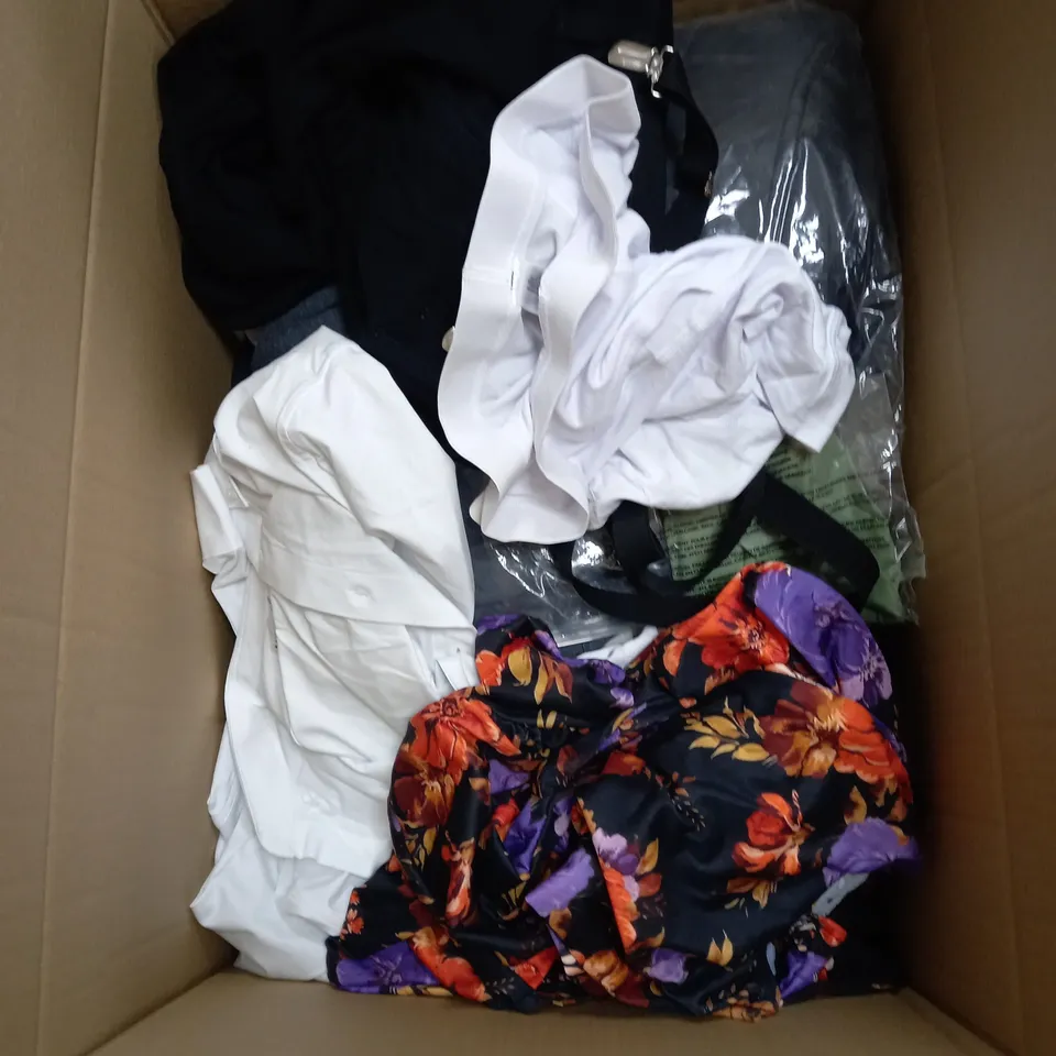 BOX OF APPROXIMATELY 25 ASSORTED CLOTHING ITEMS TO INCUDE - BOXERS , BAG , SPORTS BRA ETC