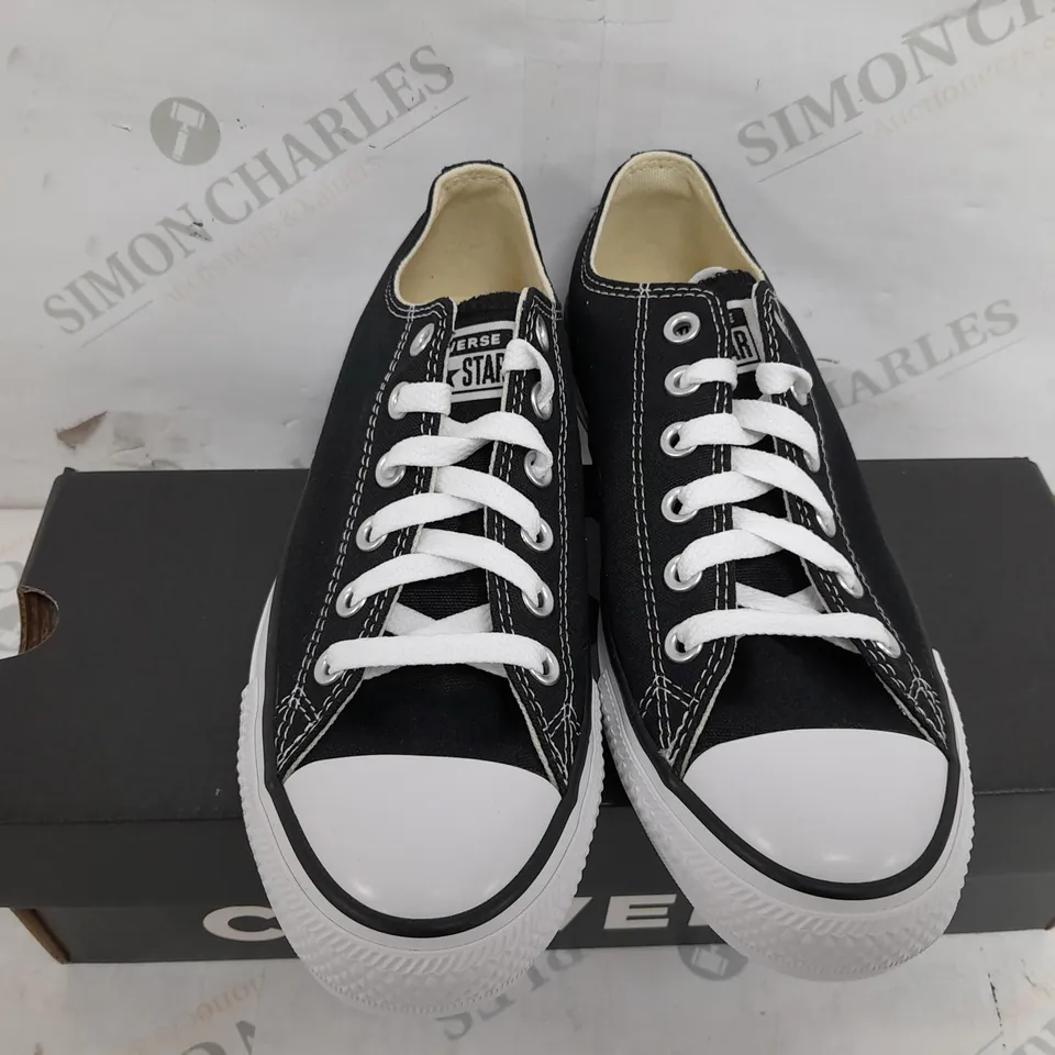 BOXED PAIR OF CONVERSE ALL STAR LOWS IN BLACK/WHITE - MENS 6