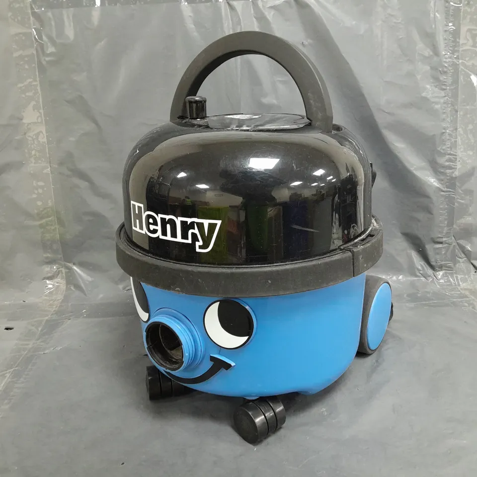 BOXED HENRY COMPACT HVR160 BAGGED CYLINDER VAC RRP £159