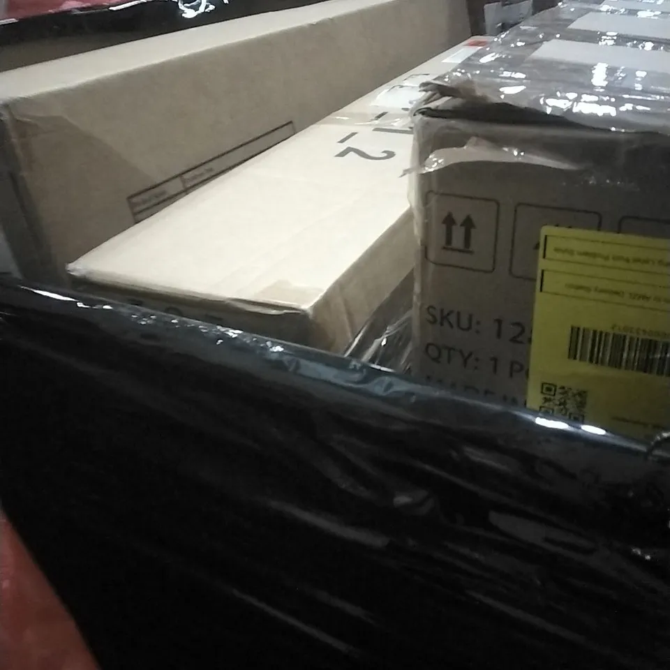 PALLET OF BOXED CHRISTMAS TREES 