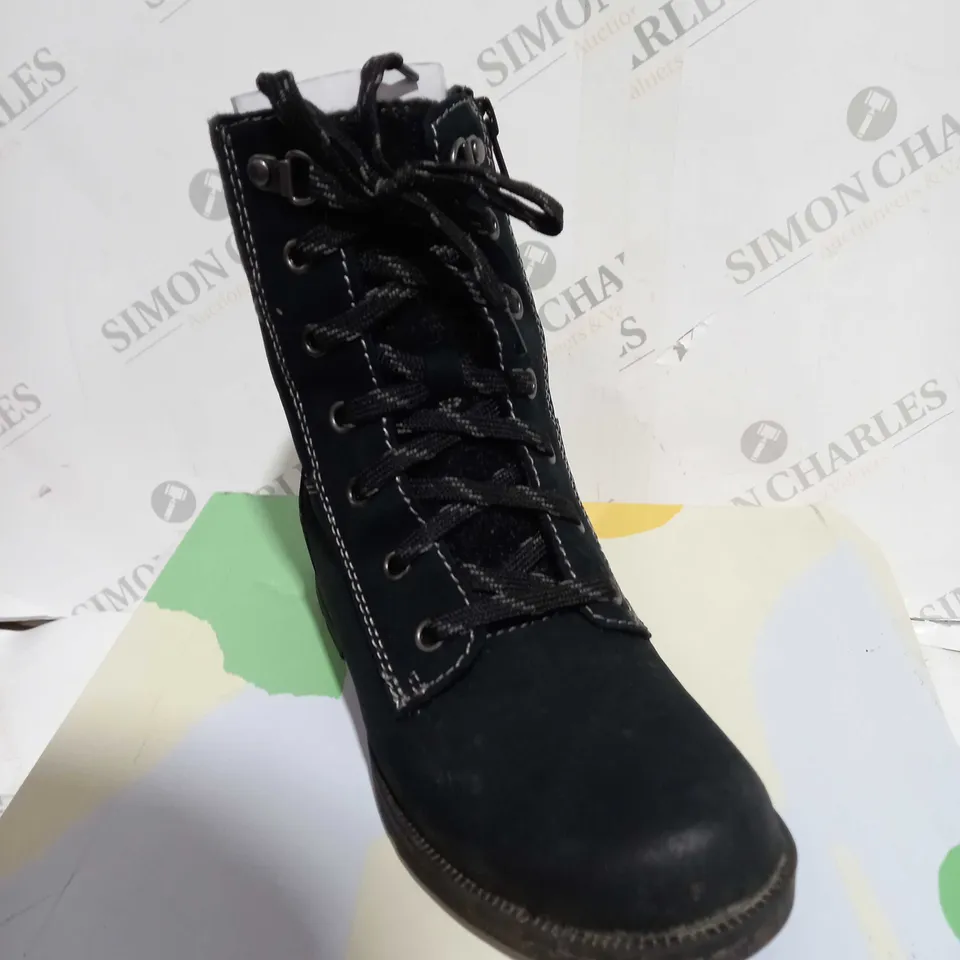 BOXED EARTH ORIGINS BLACK BOOTS - UK SIZE 5
