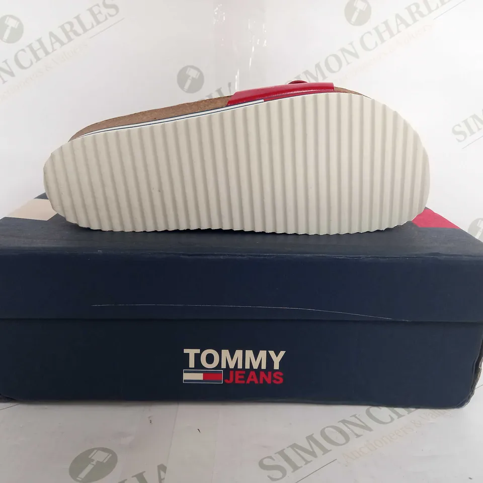 TOMMY JEANS FLAG OUTSOLE WULE SANDAL - EU 37