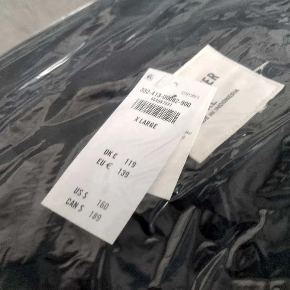 BAGGED HOLLISTER PADDED WINTER COAT - SIZE XL