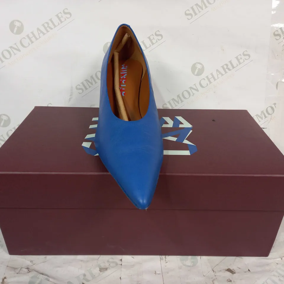 BOXED PAIR OF CAMPER LAB JUANITA CLOSED TOE WEDGE HEEL SHOES IN BLUE UK SIZE 7