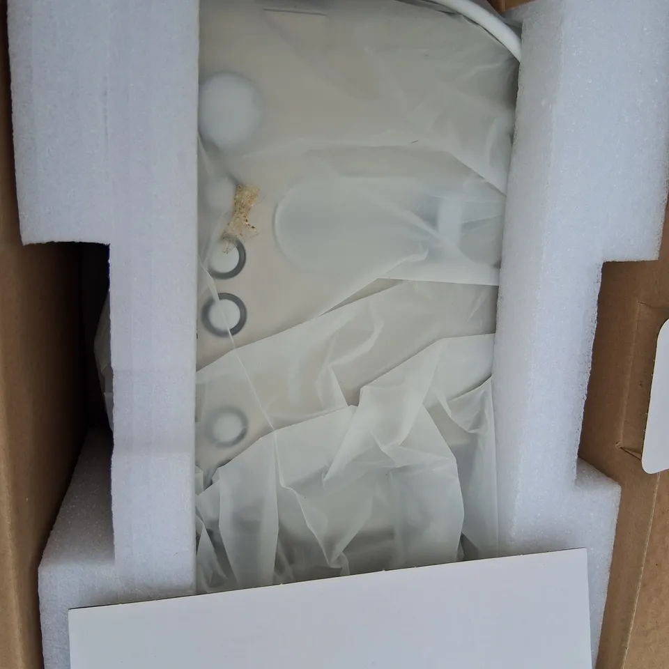BOXED SWAN FOUR SLICE WHITE TOASTER AND 1.7 LITRE WHITE JUG KETTLE
