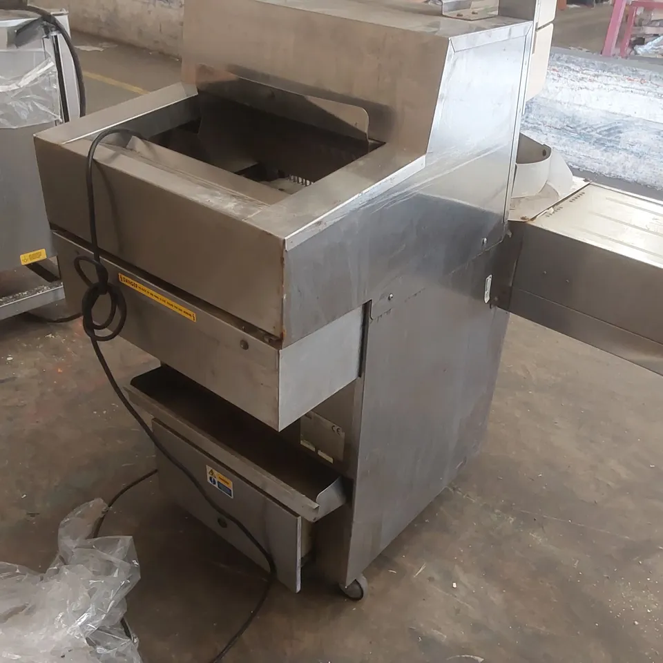 COMMERCIAL BREAD SLICER