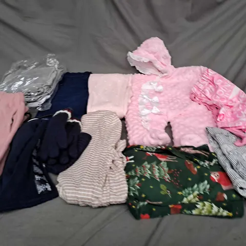 BOX OF ASSORTED CHILDRENS CLOTHING VARYING IN SIZE/COLOUR/STYLE TO INCLUDE: TOPS, VESTS, JUMPERS