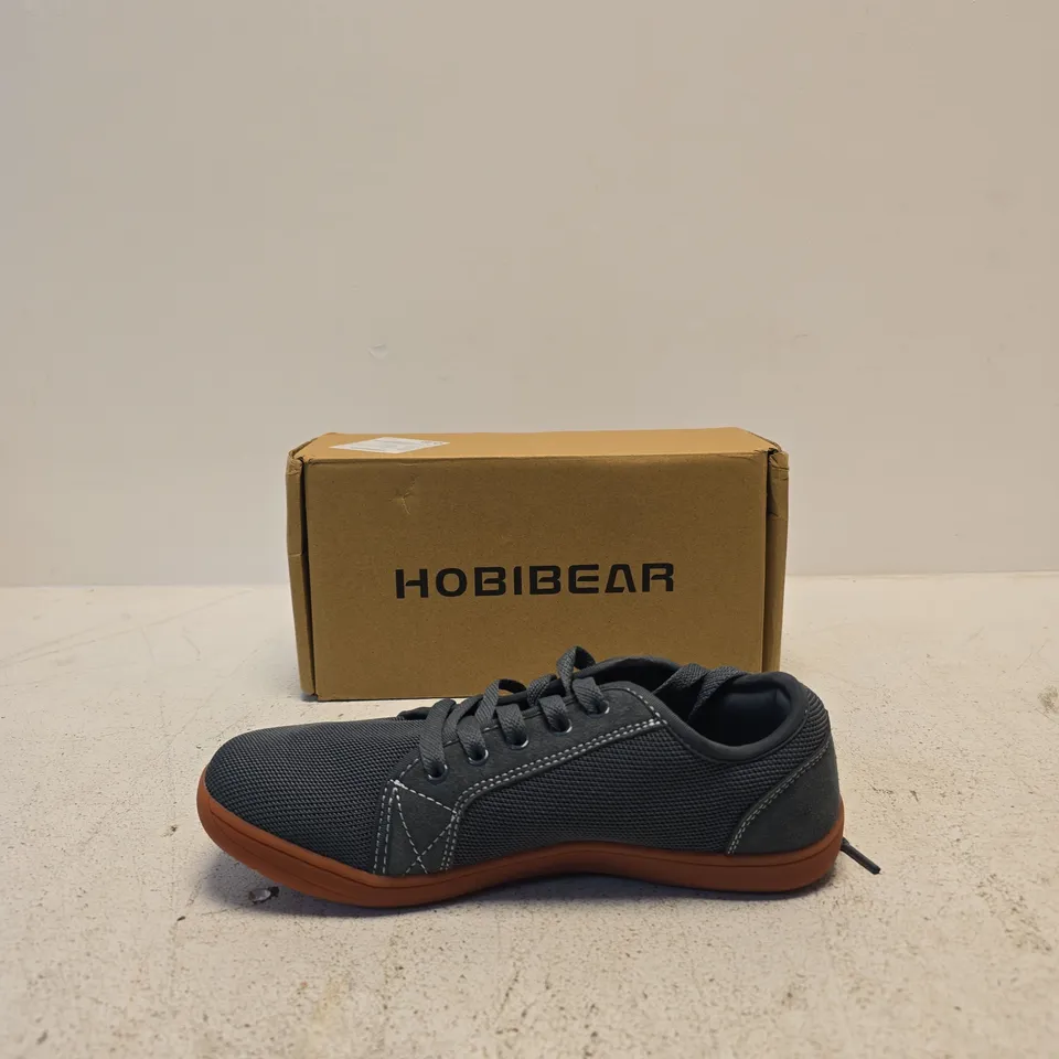 HOBIBEAR MEN'S CASUAL TRAINERS – GREY FABRIC, BOXED SIZE UK 39