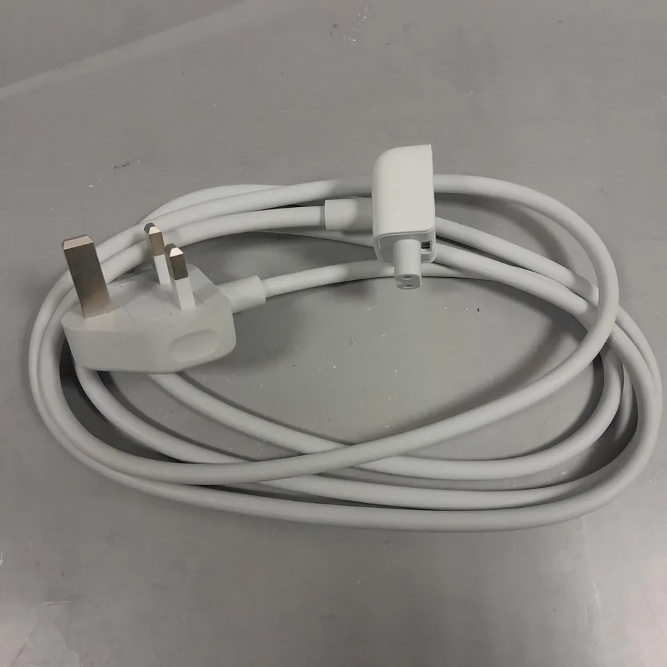 APPROXIMATELY 70 MAGSAFE EXTENSION LEADS