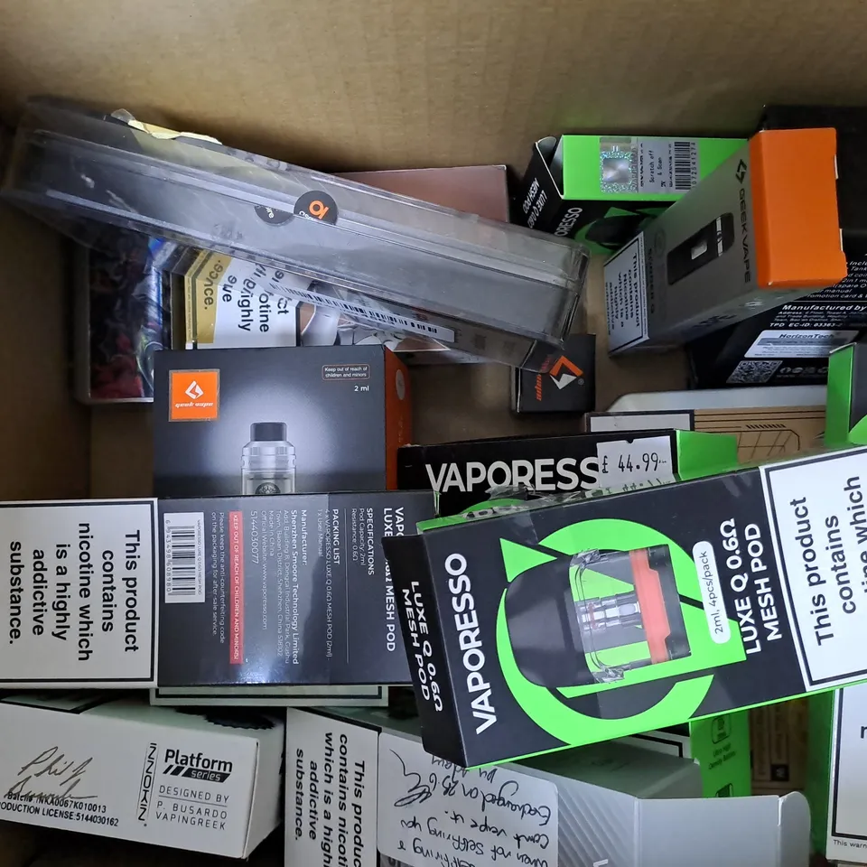 APPROXIMATELY 20 ASSORTED E-CIGARETTE PRODUCTS TO INCLUDE GEEKVAPE Z TOP AIRFLOW SUB-OHM TANK, VAPORESSO LUXE XR MAX, VOOPOO ARGUS GT II KIT