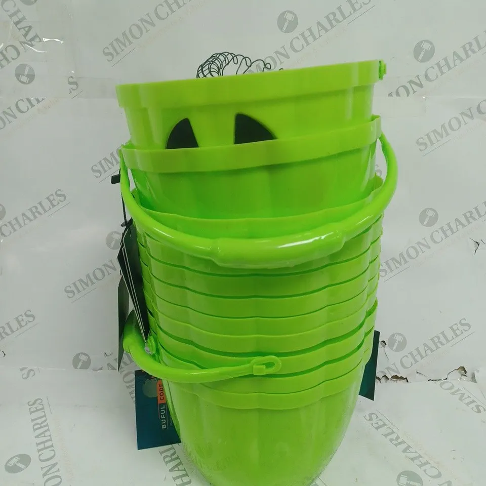 APPROXIMATELY 10 BUFUL CODE HALLOWEEN BUCKETS IN GREEN 
