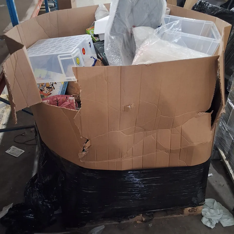 PALLET CONTAINING ASSORTED PRODUCTS INCLUDING DINING CHAIR SEATS, PLASTIC STORAGE TUBS, MECHANICAL KEYBOARD, KETTLEBELL & ASSORTED CLOTHING