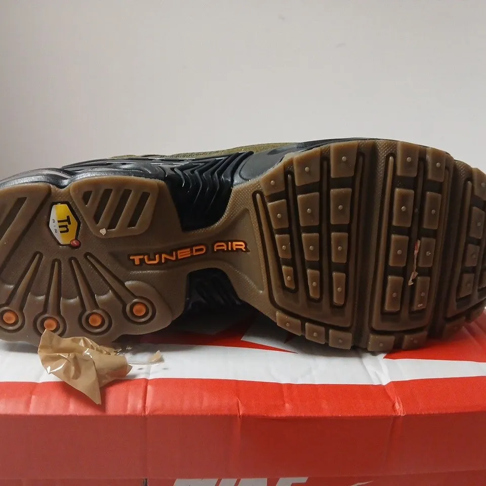 BOXED PAR OF NIKE AIR MAX PLUS III – UK 9