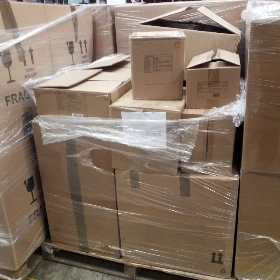 PALLET CONTAINING ASSORTED CHRISTMAS PRODUCTS & DECORATIONS INCLUDING LED WREATHS, GLAZED CERAMIC HOUSE, SNOWMAN SOUP DISPENSERS & WREATHS