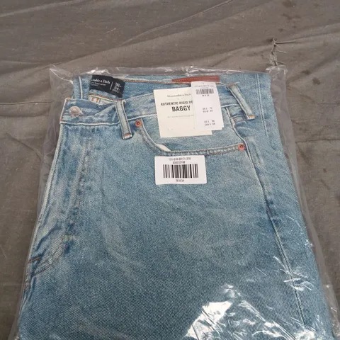 BAGGED ABERCROMBIE AND FITCH BAGGY JEANS - SIZE W36 X L34