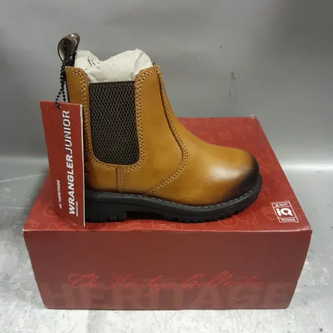 BOXED PAIR OF HERITAGE WRANGLER JUNIOR SHOES IN TAN SIZE 7