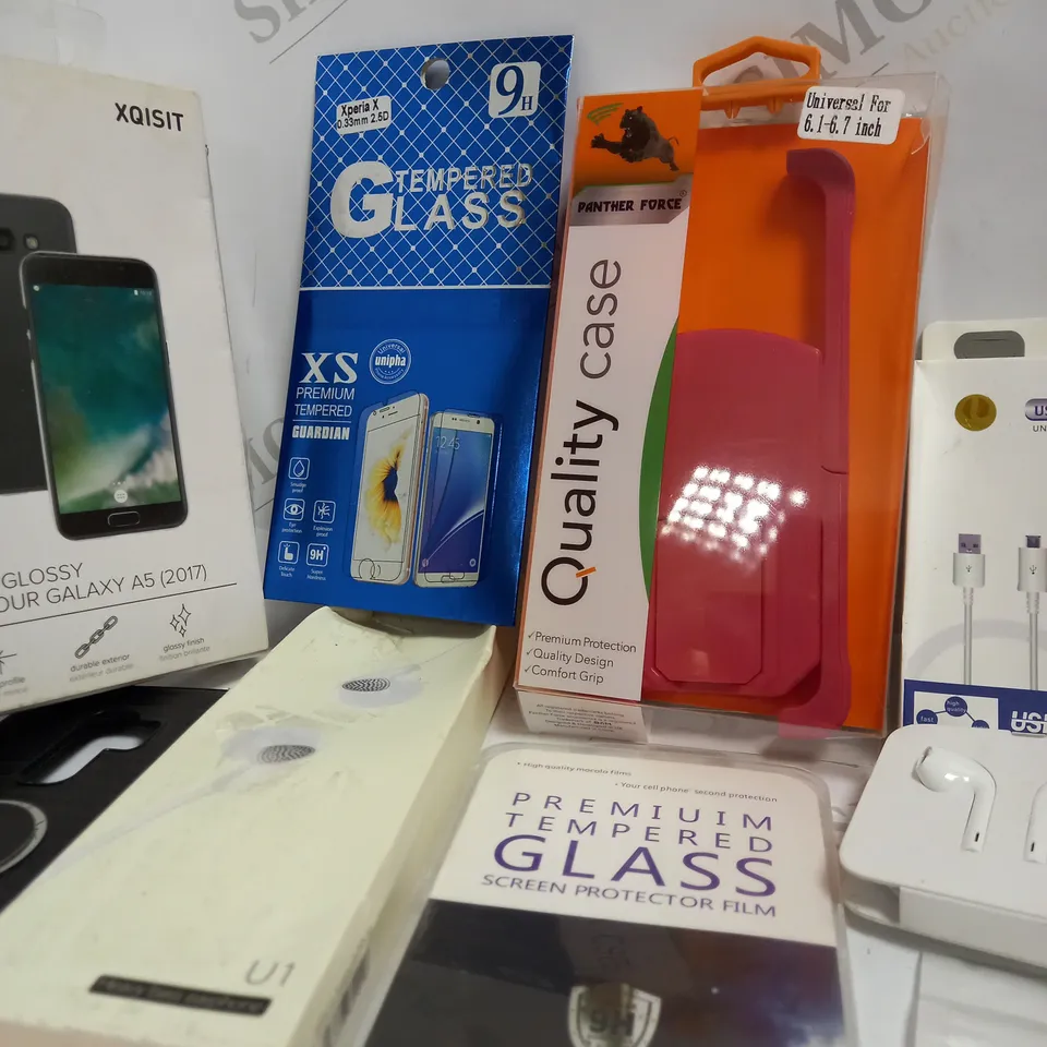 LOT OF APPROX 10 TO INCLUDE POP SOCKET , EARPHONES AND PHONE CASE