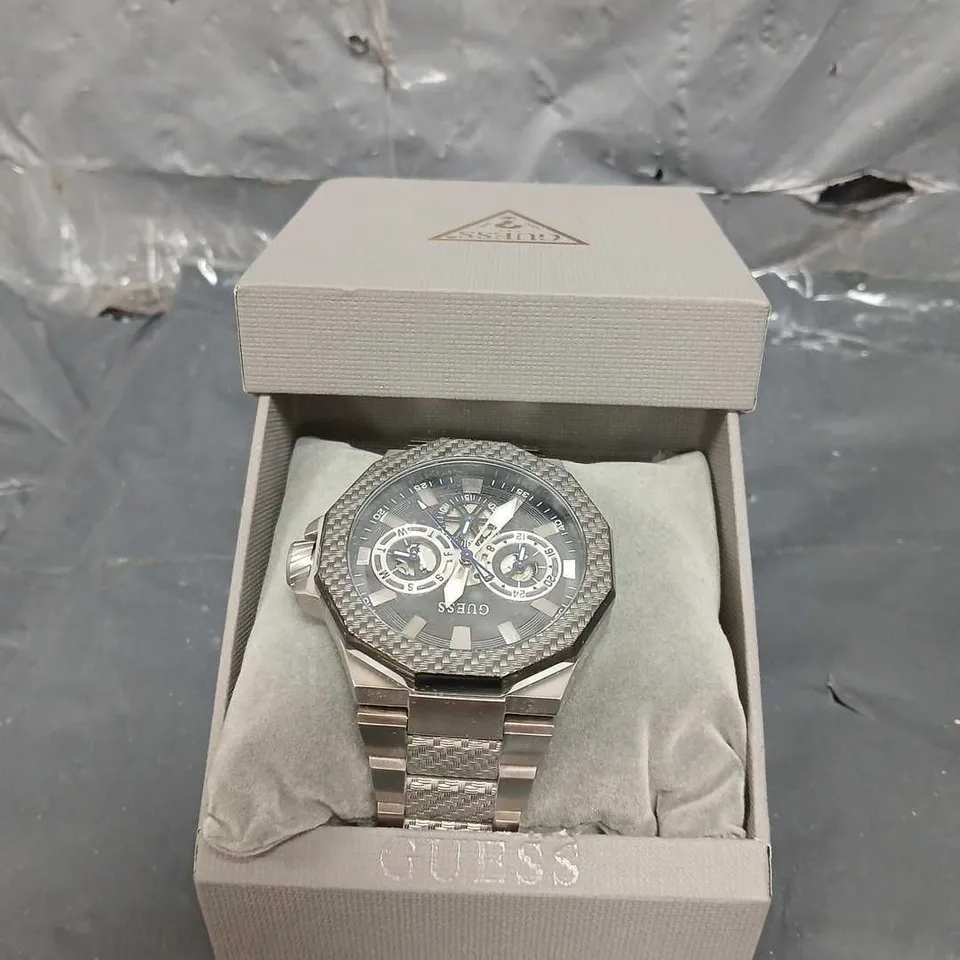 BOXED GUESS INDY MEN'S STAINLESS STEEL WATCH IN SILVER