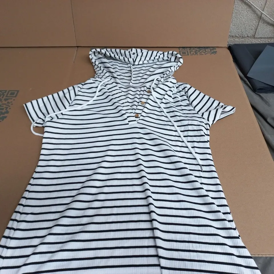 STRIPED HOODED POLO TOP – WHITE WITH NAVY STRIPES, SIZE 0XL