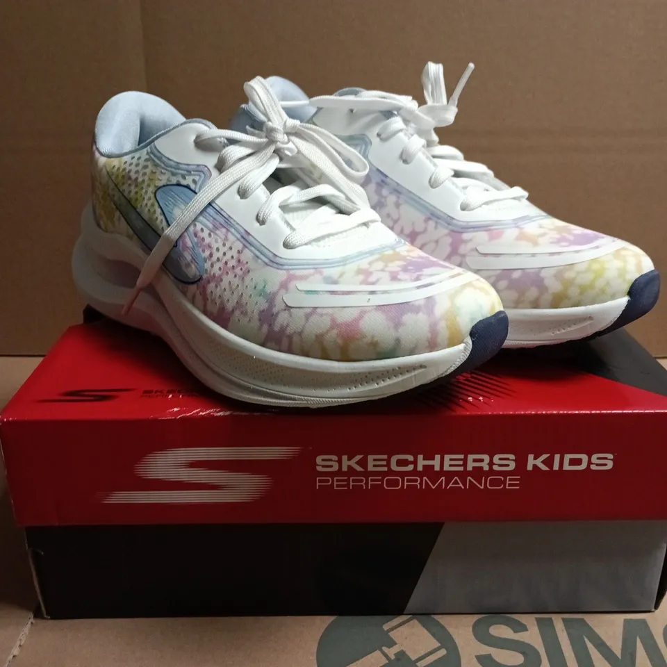 BOXED PAIR OF SKECHERS KIDS PERFORMANCE SNEAKERS – PASTEL TIE-DYE, UK 2.5
