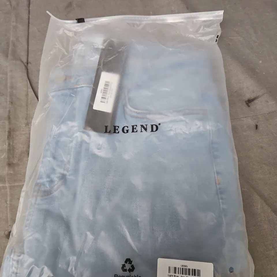 LEGEND LIGHT BLUE JEANS – UK 36 SHORT – NON-RIPPED