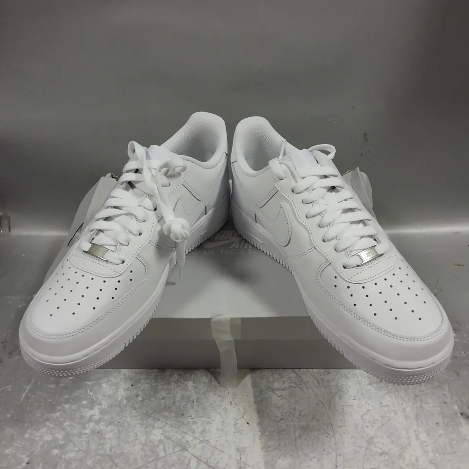 BOXED PAIR OF NIKE AIR FORCE 1 SNEAKERS IN WHITE SIZE UK 9