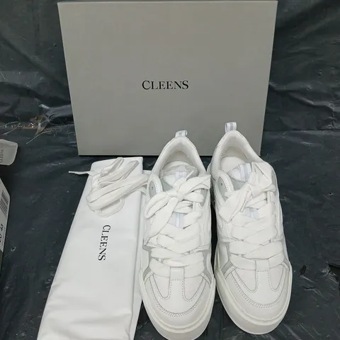 BOXED PAIR OF CLEENS ESSENTIAL SKATE FROST UK 9