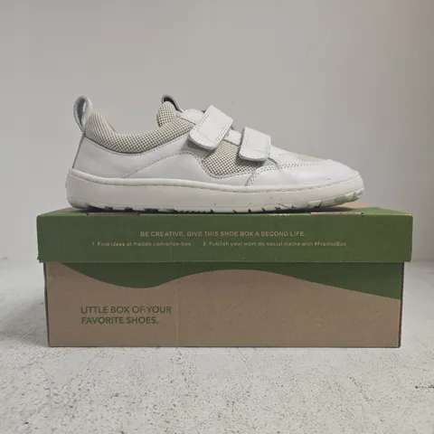 BOXED PAIR OF FRODDO BAREFOOT BAZE TRAINERS IN WHITE SIZE EU 35