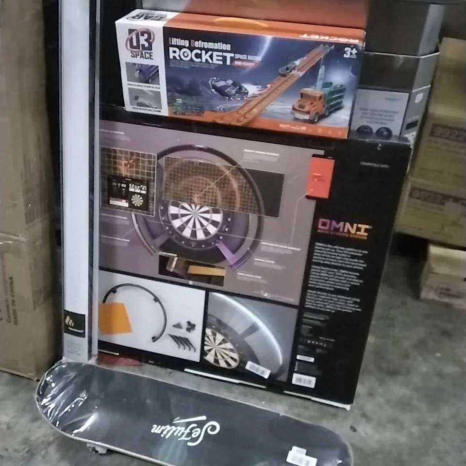 PALLET OF HOUSEHOLD ITEMS TO INCLUDE LIFTING DEFORMATION ROCKET SPACE RACING TOY, OMNI AUTO DARTS SCORING SYSTEM,  SKATEBOARD,  PLANTING PLAY KITCHEN, ROLLER BLINDS AND OTHER ASSORTED ITEMS...